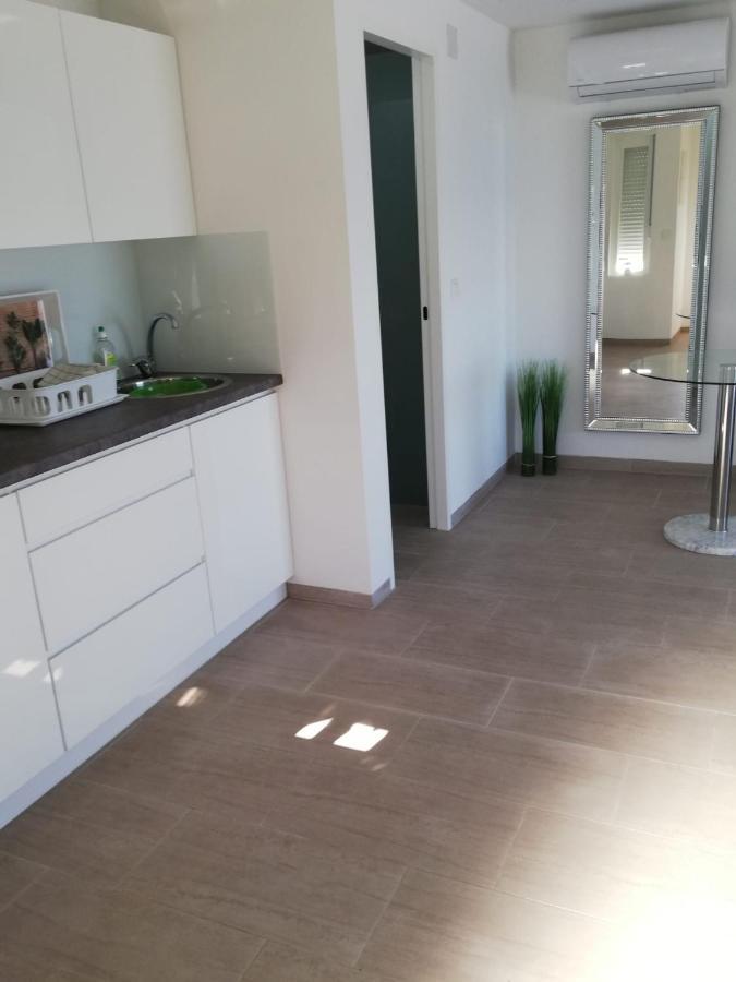 Apartmani Deluxe Ясенице Екстериор снимка